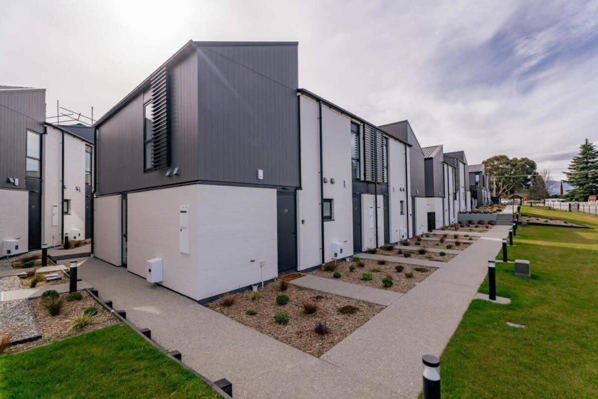 Alps And Lake Retreat Wanaka Albert Town Екстер'єр фото